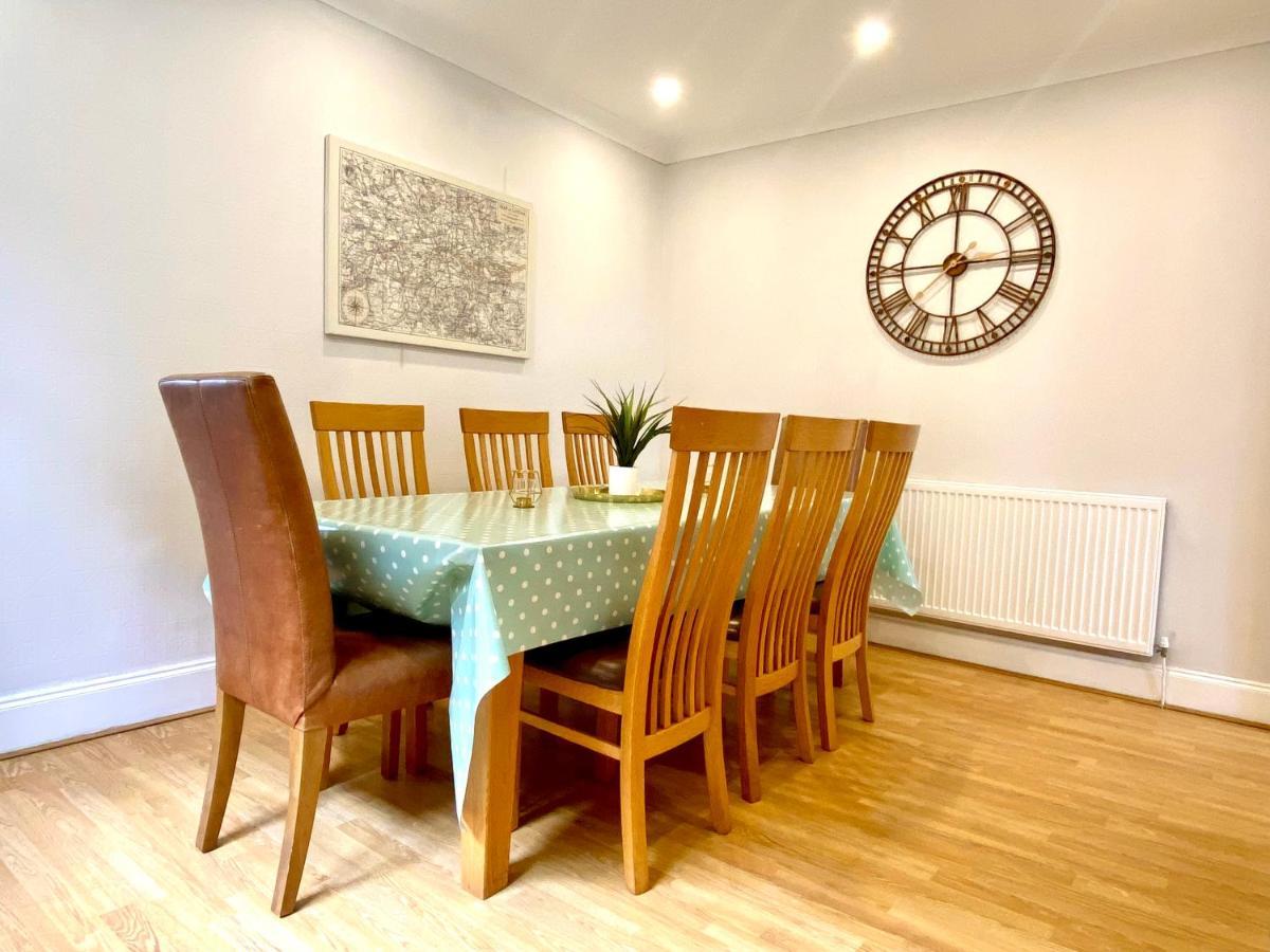 Great 4 Bedroom House - Great Location - Garden - Parking - Fast Wifi - Smart Tv - Newly Decorated - Sleeps Up To 8! Only 10 Mins Drive To Sandbanks Beach! Close To Poole & Bournemouth Exteriör bild