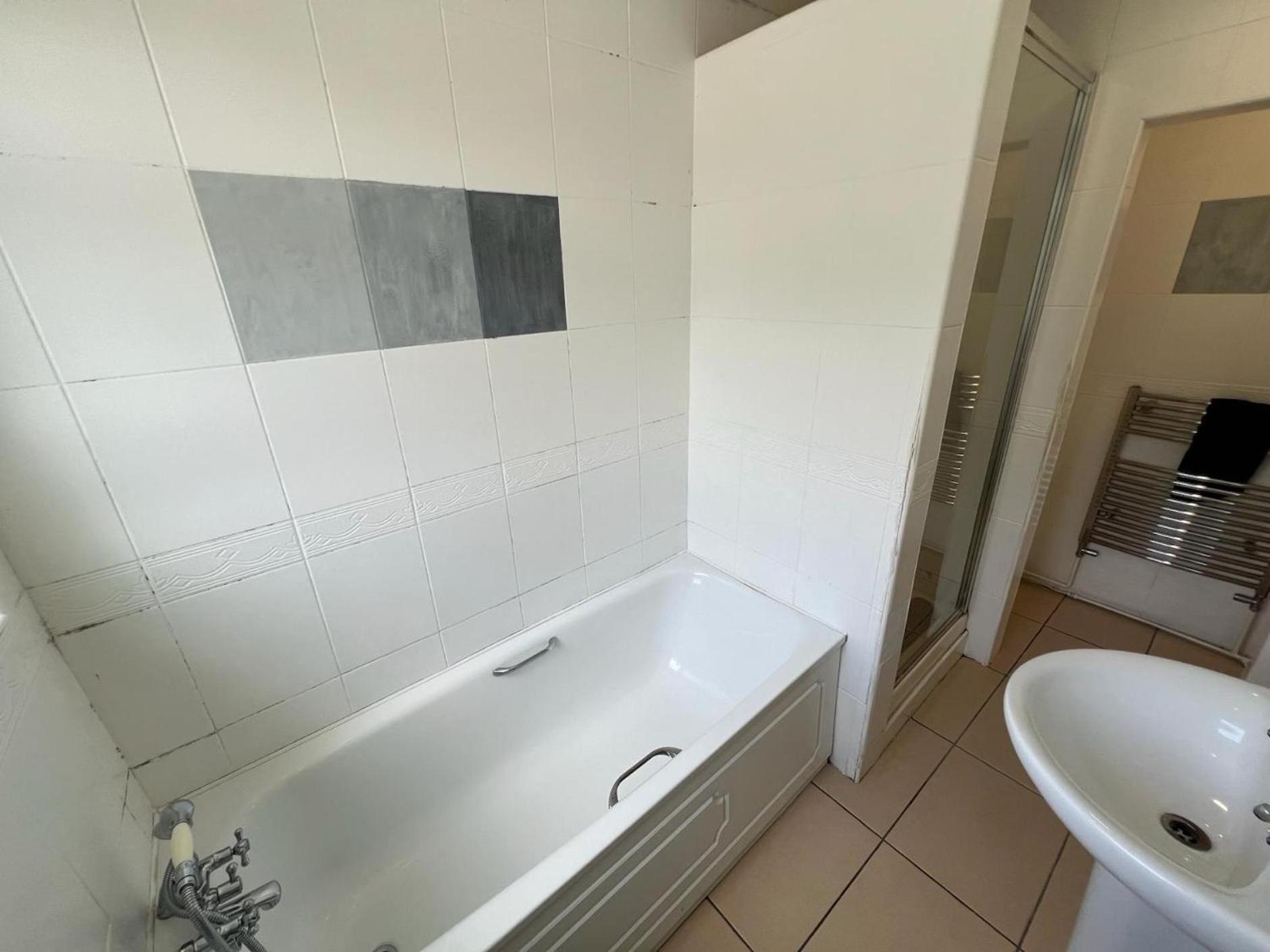 Great 4 Bedroom House - Great Location - Garden - Parking - Fast Wifi - Smart Tv - Newly Decorated - Sleeps Up To 8! Only 10 Mins Drive To Sandbanks Beach! Close To Poole & Bournemouth Exteriör bild