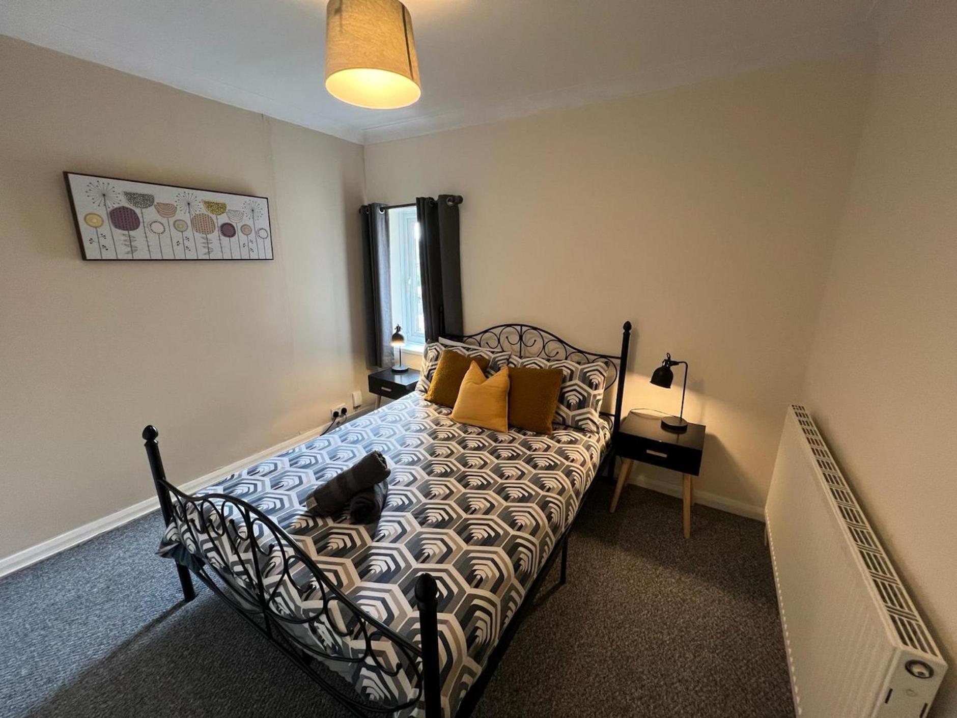 Great 4 Bedroom House - Great Location - Garden - Parking - Fast Wifi - Smart Tv - Newly Decorated - Sleeps Up To 8! Only 10 Mins Drive To Sandbanks Beach! Close To Poole & Bournemouth Exteriör bild